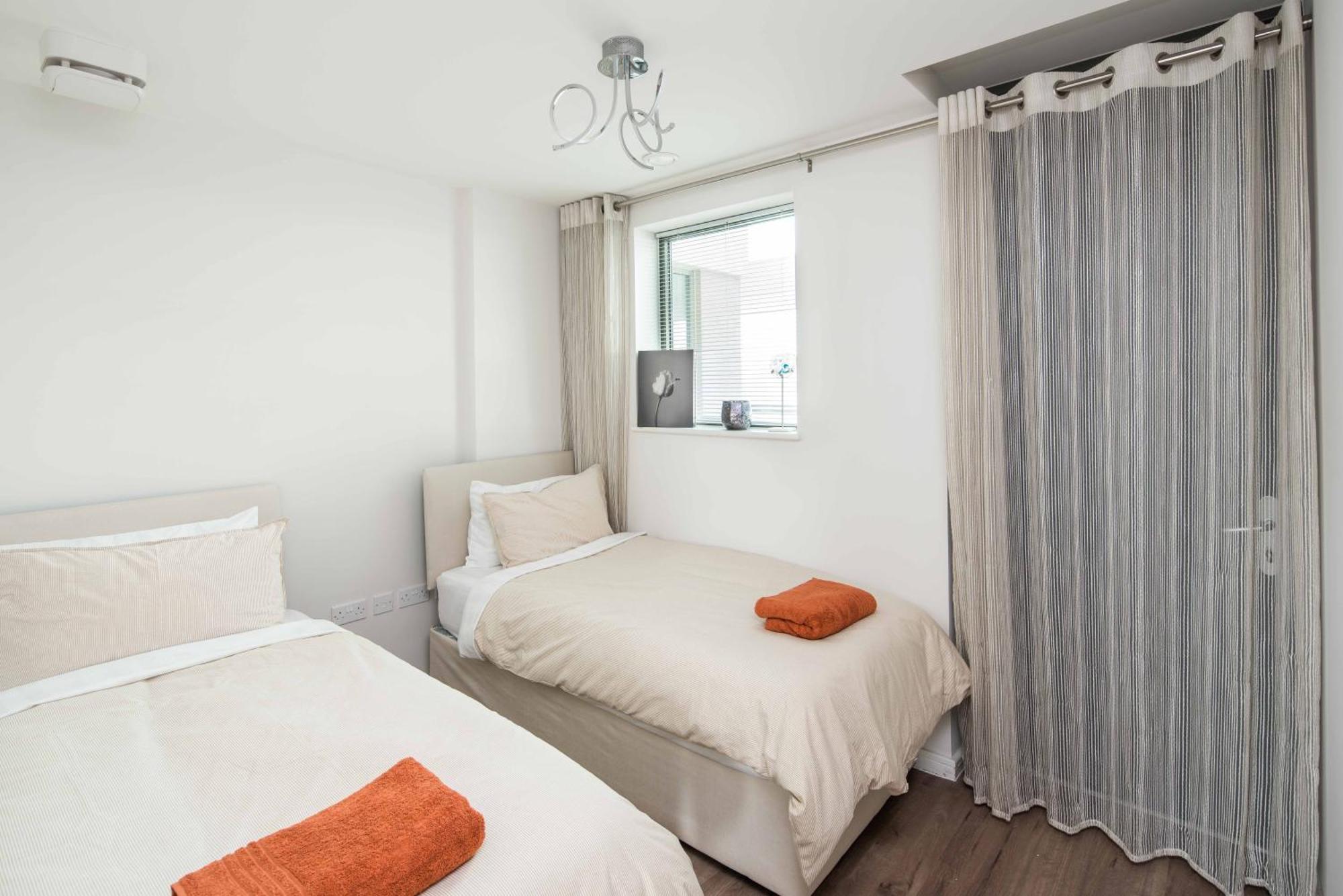 Canning Town -2 Bed Luxury
