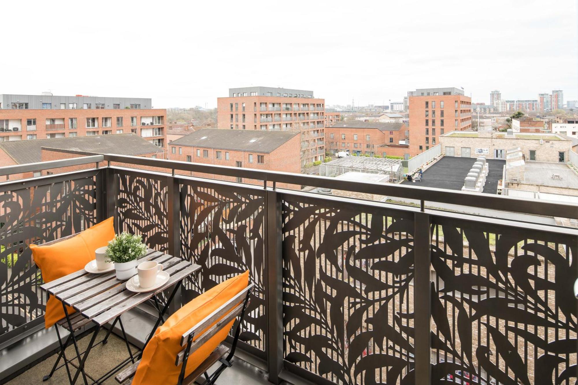 Canning Town -2 Bed Luxury London