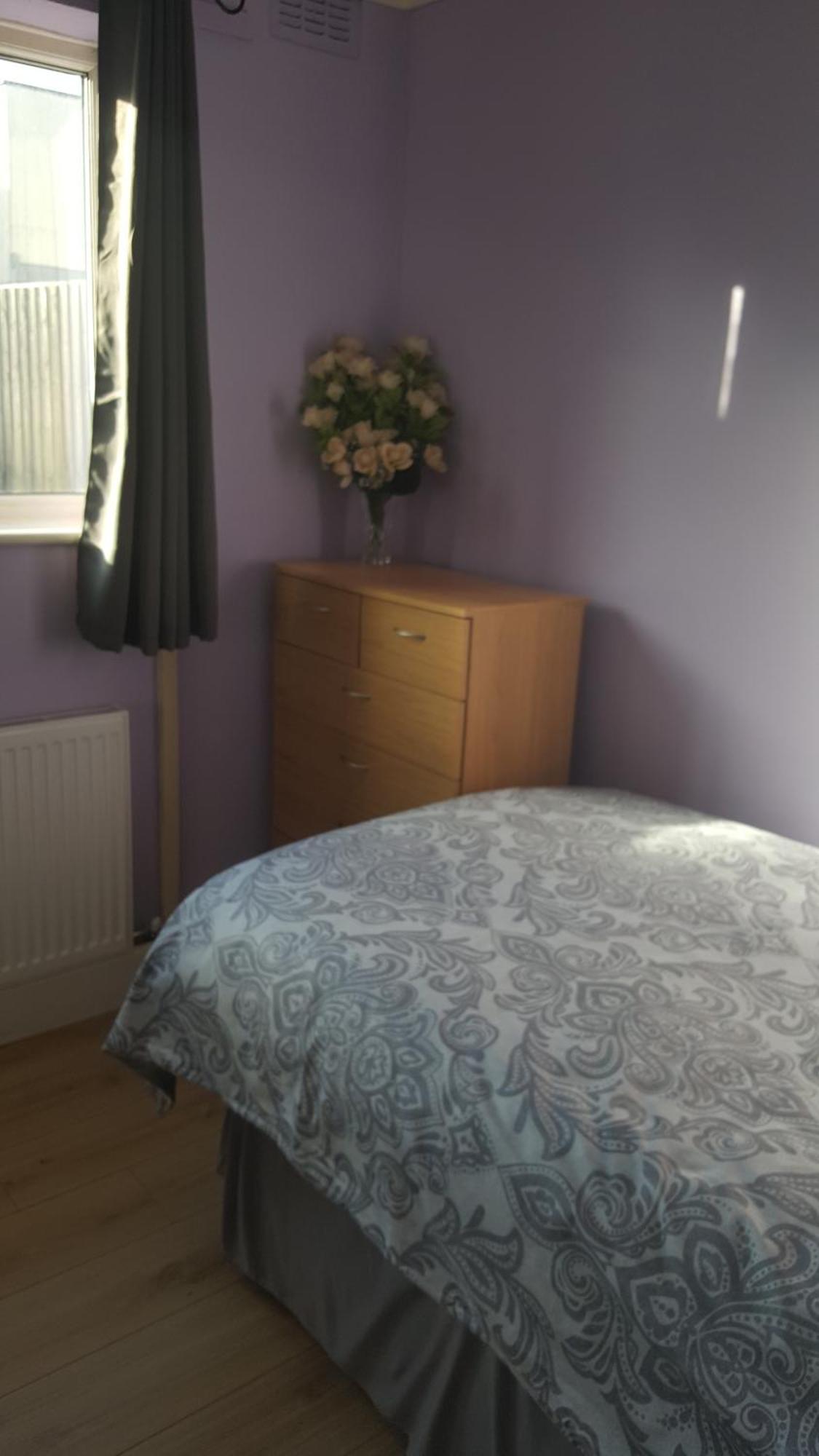 Sunny Single In Tooting * London