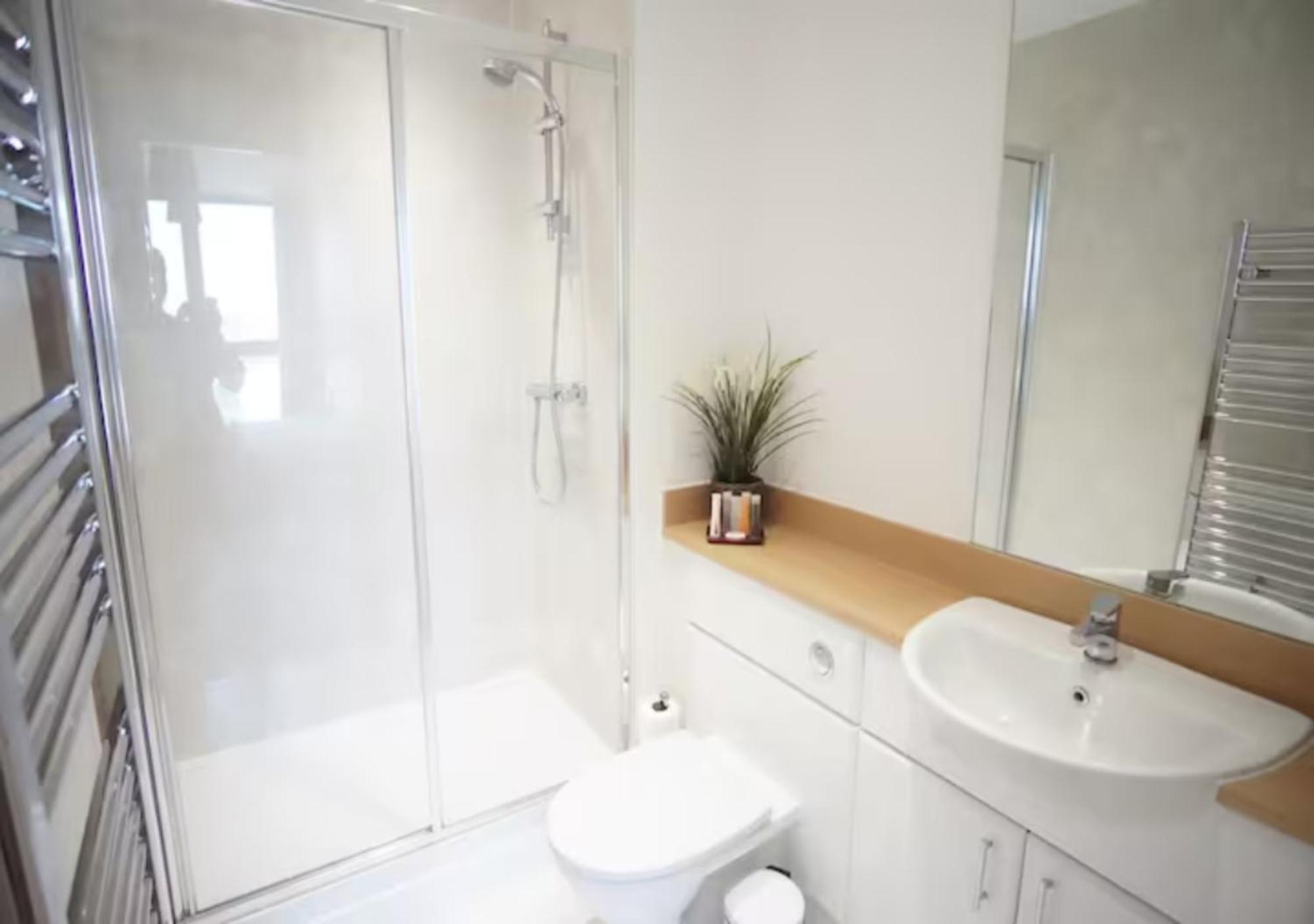 Apartment Deluxe Spacious 2br Flat Near Excel And O2 Arena London