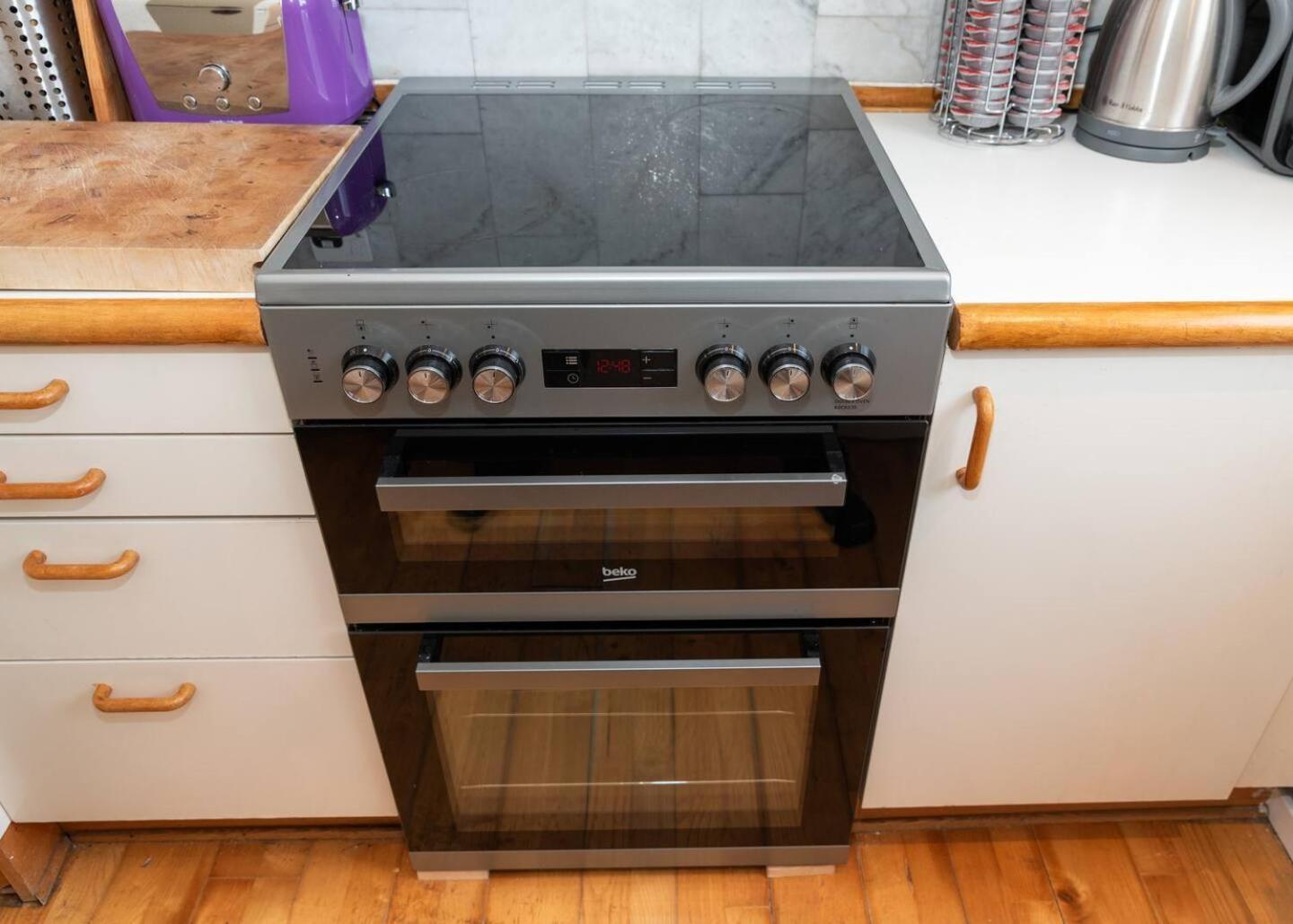 Apartment Sunny Maisonette With Views Over Canary Wharf, London