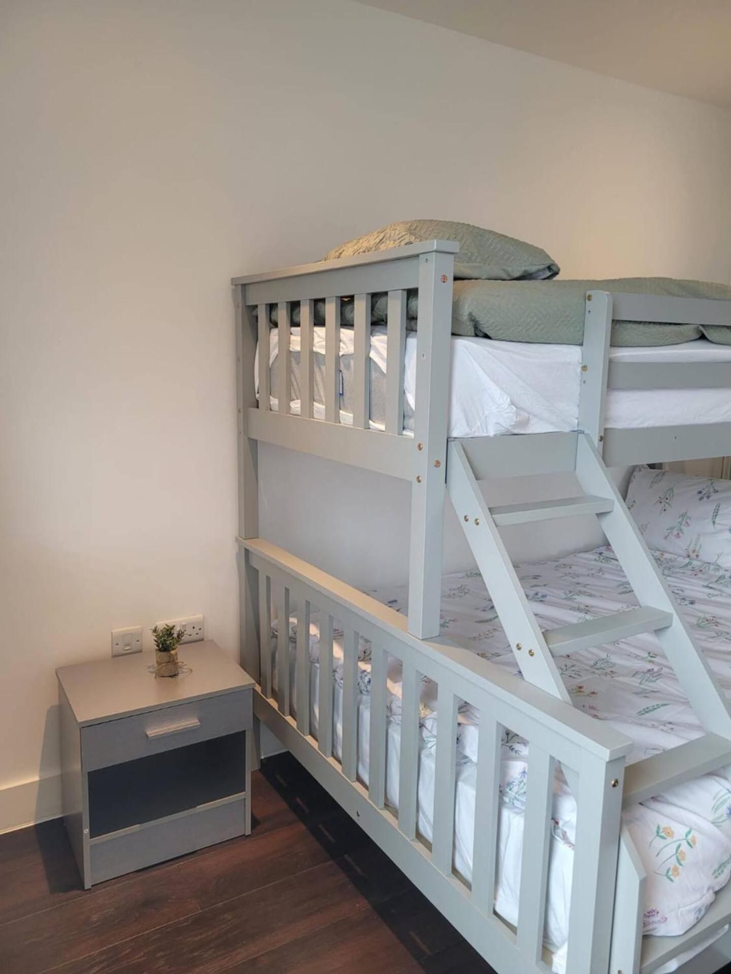Brand New 20 Mins From Waterloo Bp34 * Londres