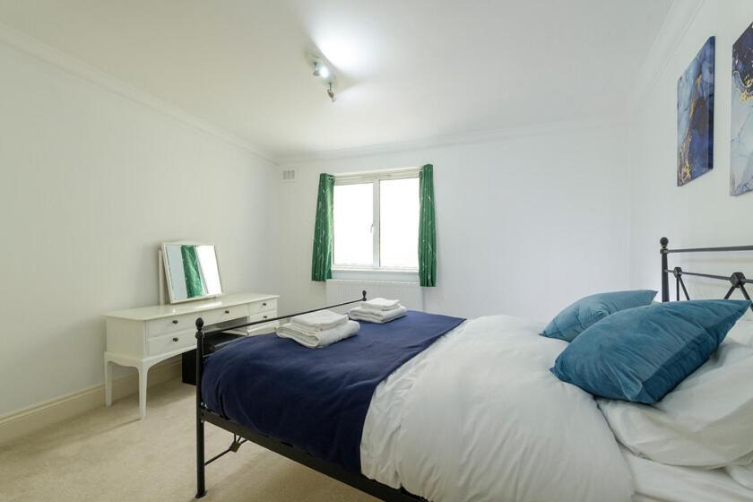 Spectacular 3 Bed In Blackheath Apartment *