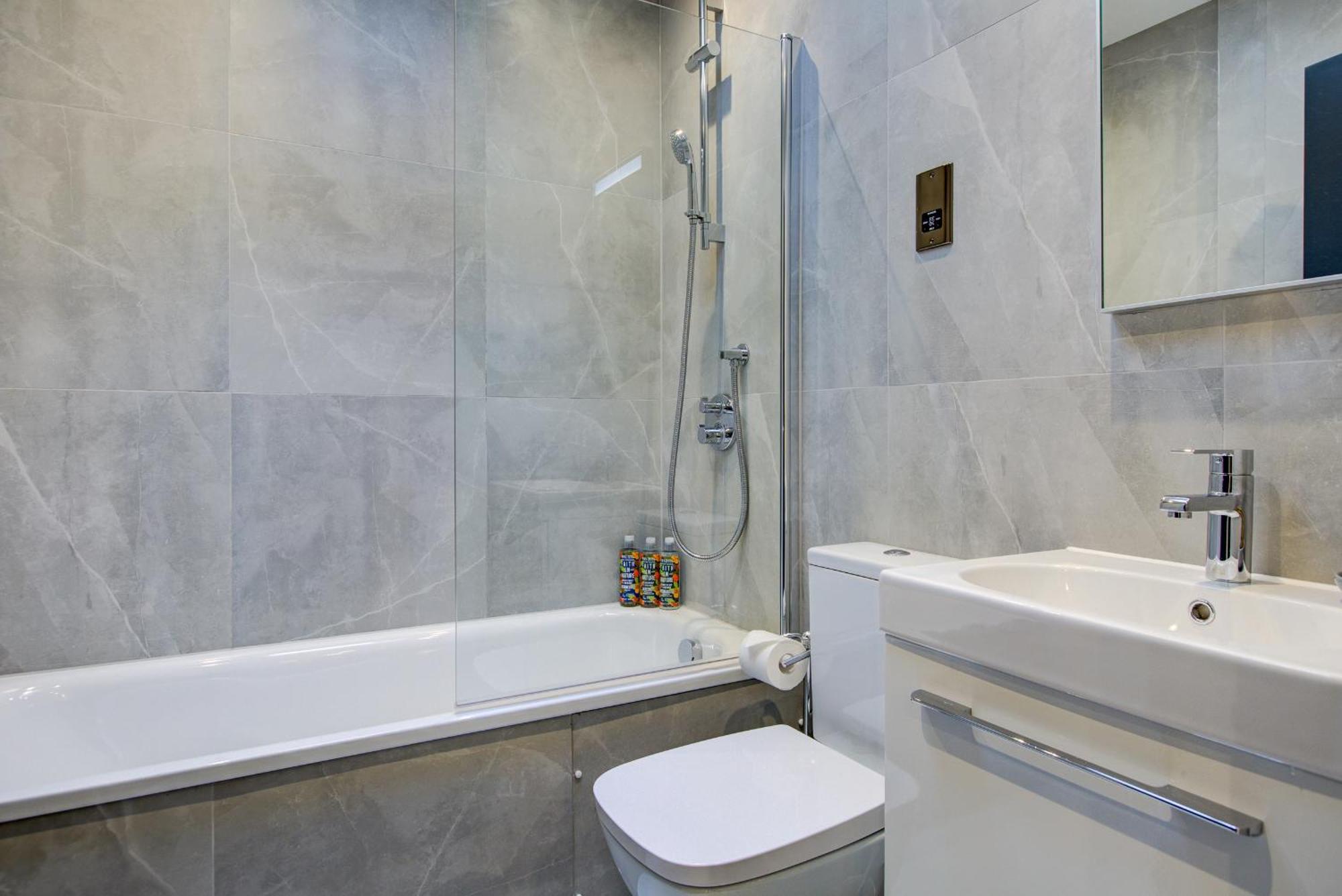 Hybrid Resi - London, Fulham Near Chelsea And Putney *