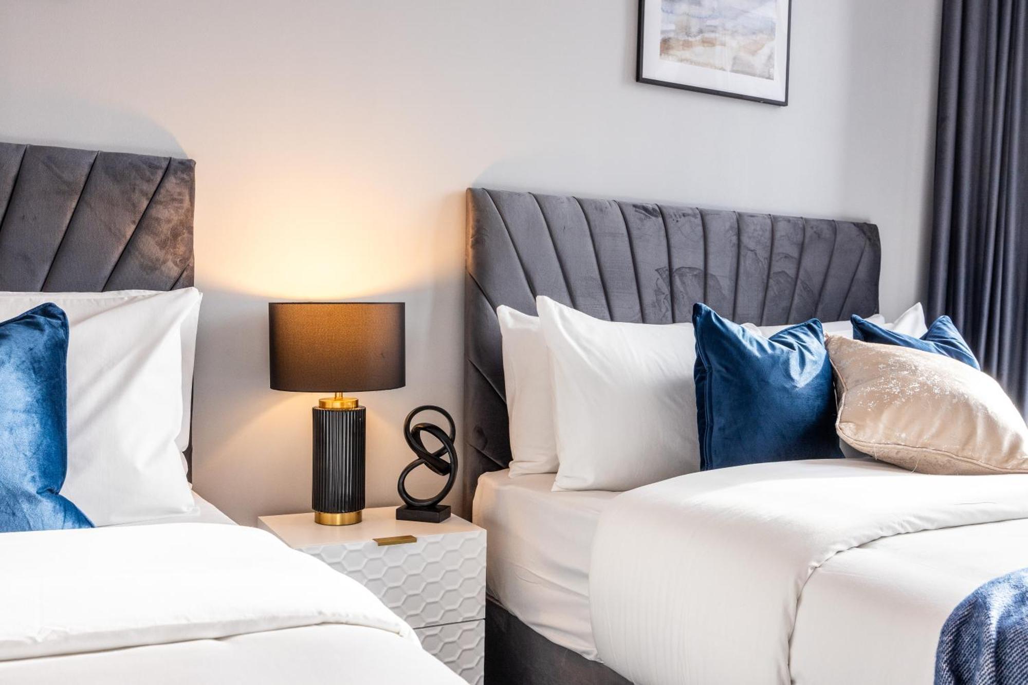Luxury & Spacious 2 Bedroom Apt With City Views Apartment *