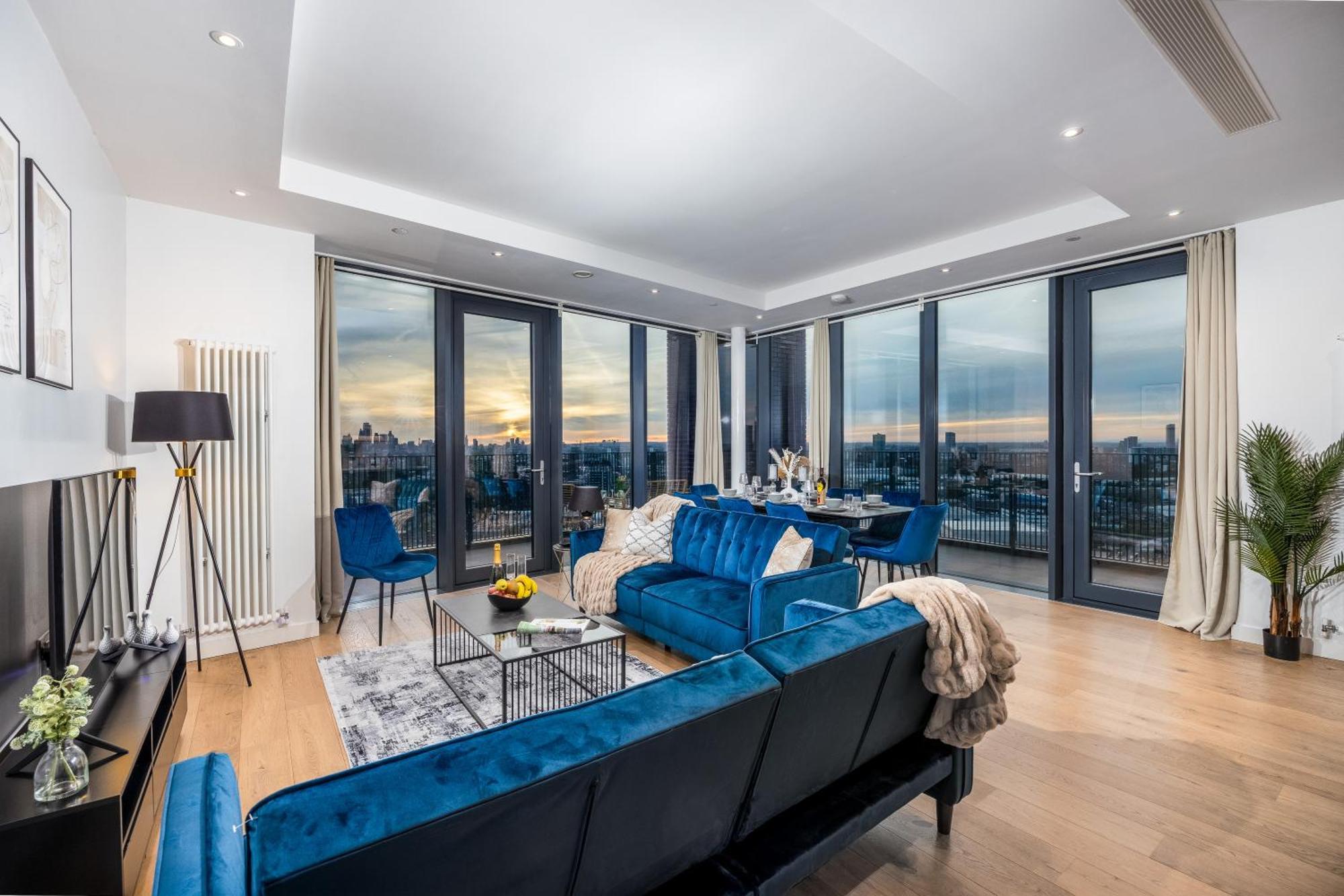 Luxury & Spacious 2 Bedroom Apt With City Views *
