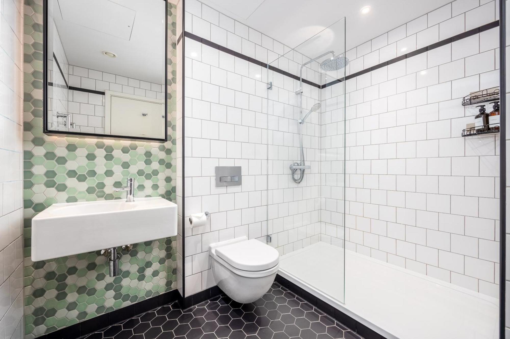 Luxury & Spacious 2 Bedroom Apt With City Views * London
