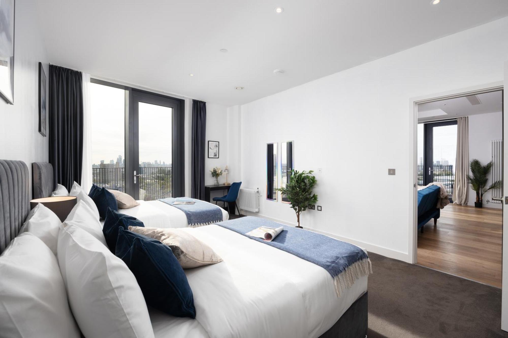 Luxury & Spacious 2 Bedroom Apt With City Views *