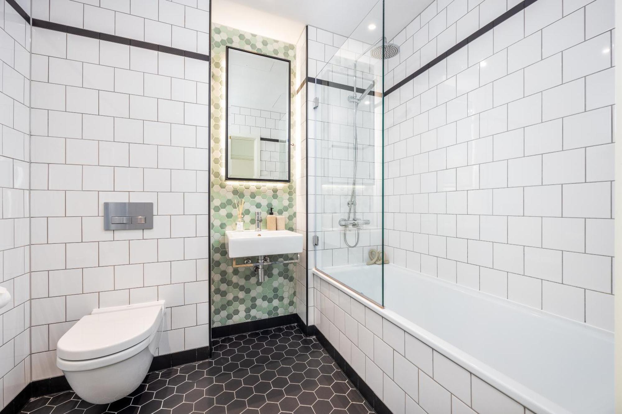 Luxury & Spacious 2 Bedroom Apt With City Views London