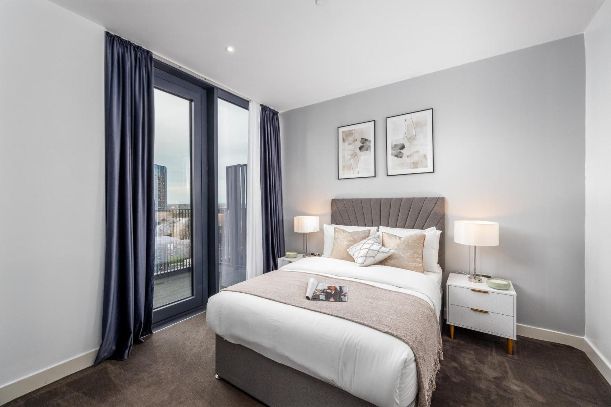 Luxury & Spacious 2 Bedroom Apt With City Views Apartment