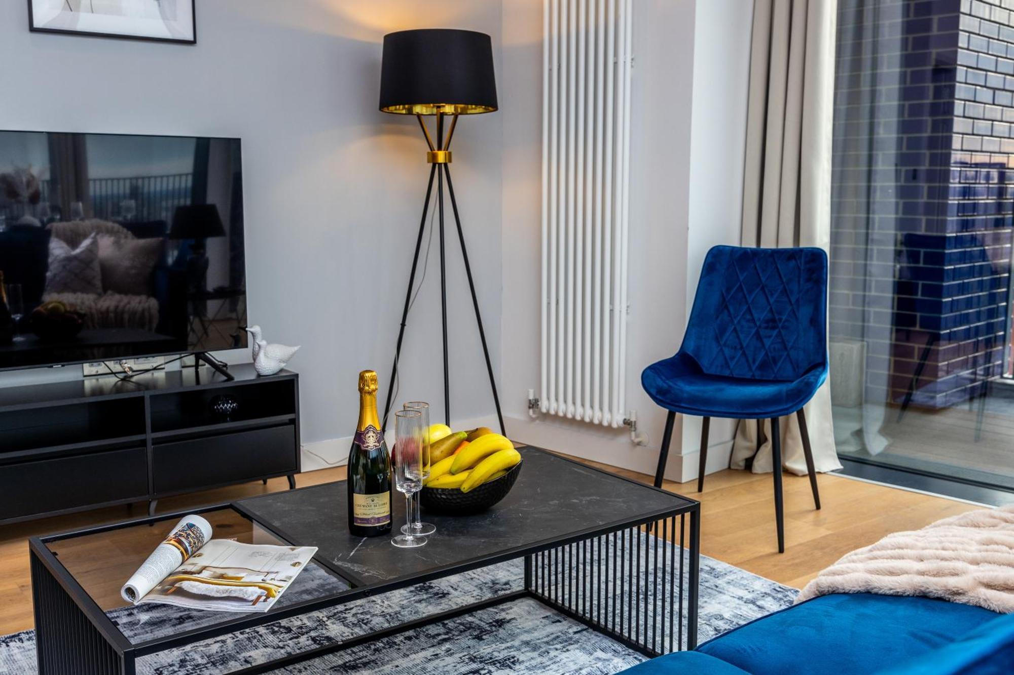 Apartment Luxury & Spacious 2 Bedroom Apt With City Views London