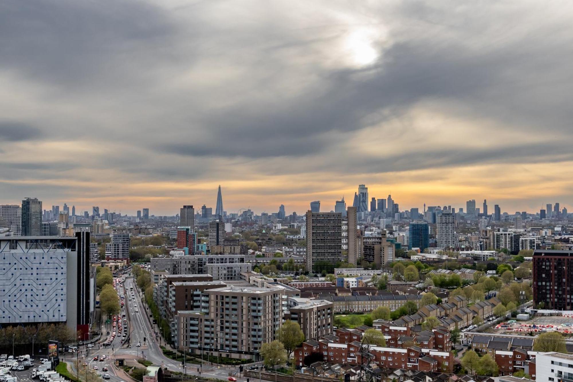 Apartment Luxury & Spacious 2 Bedroom Apt With City Views *