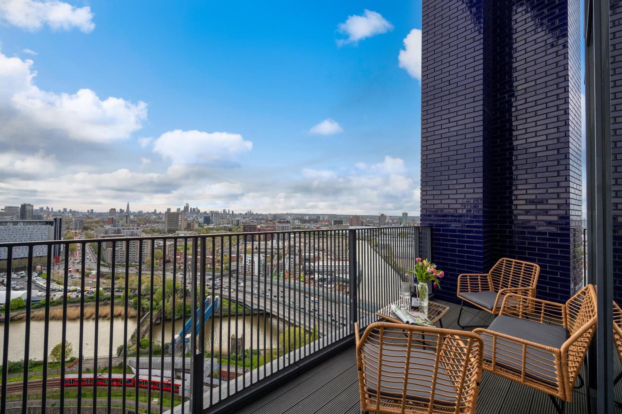 Apartment Luxury & Spacious 2 Bedroom Apt With City Views