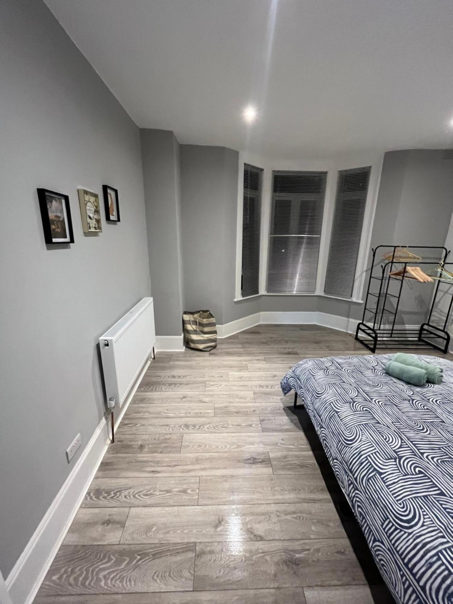 Apartment Super 2 Bed Flat London