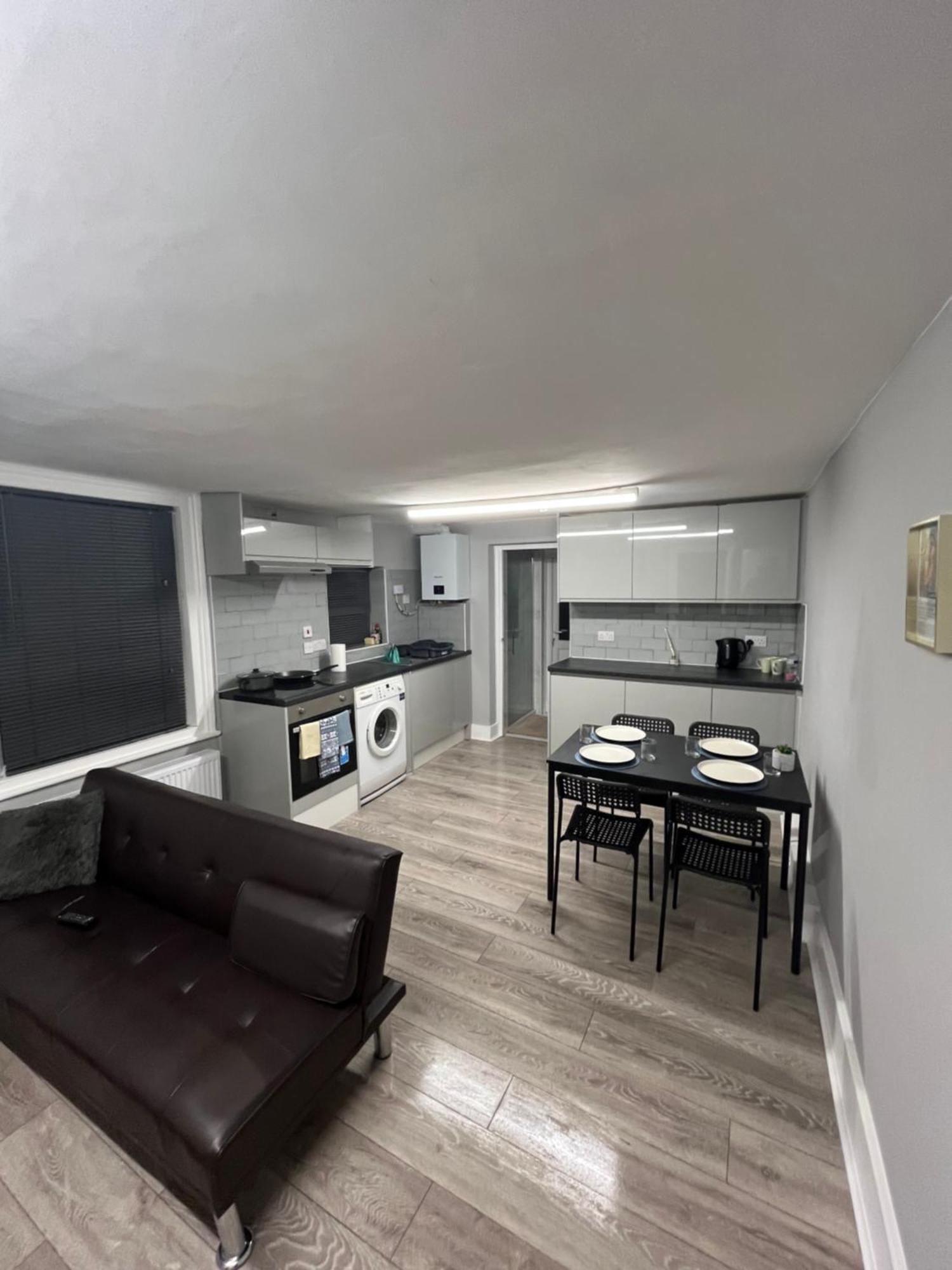 Super 2 Bed Flat London