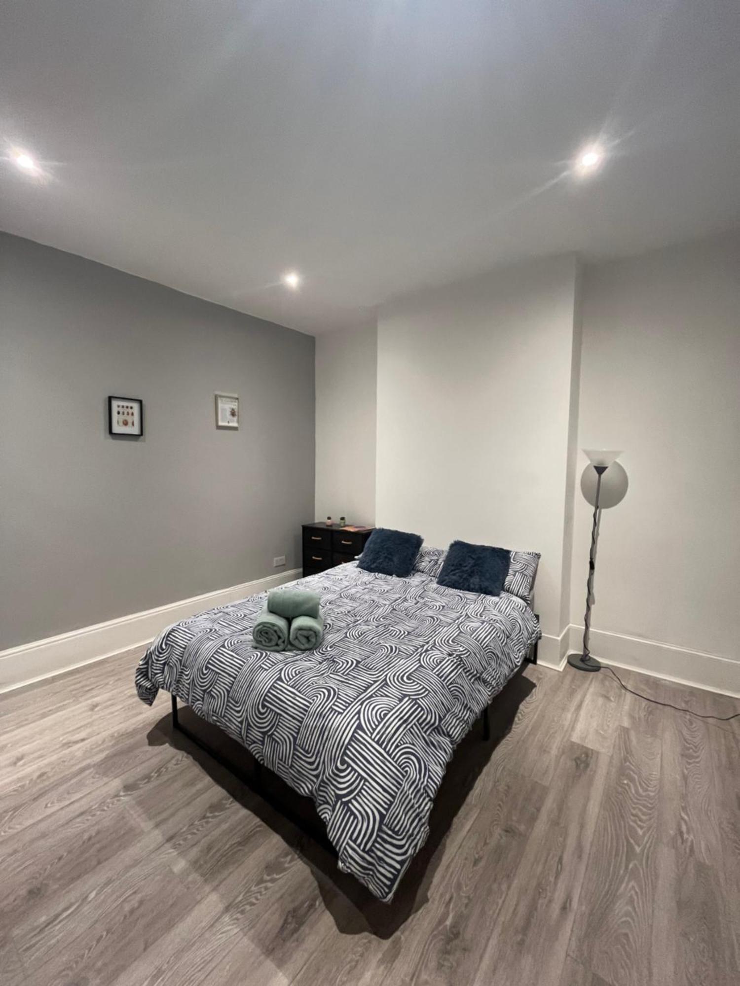 Super 2 Bed Flat * London
