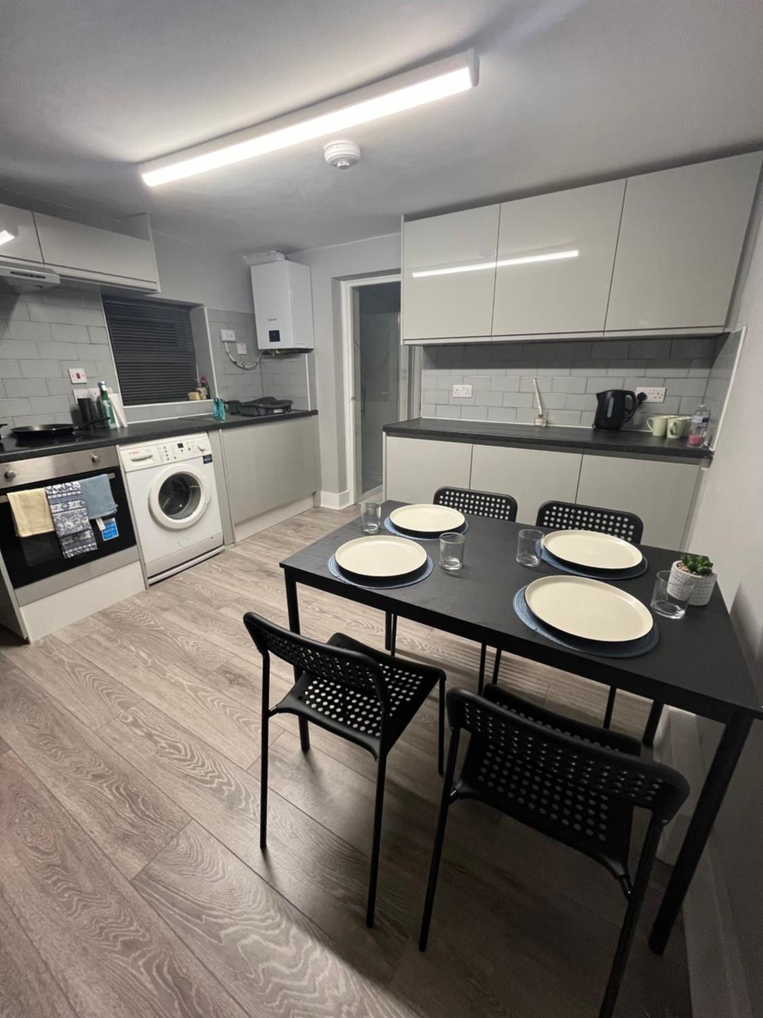 Super 2 Bed Flat * London