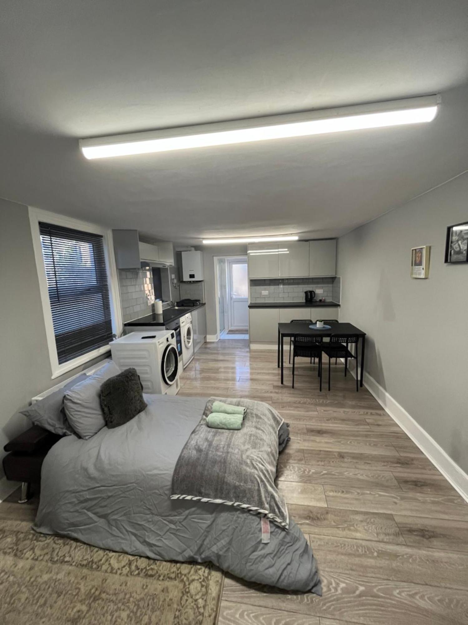 Super 2 Bed Flat Apartment