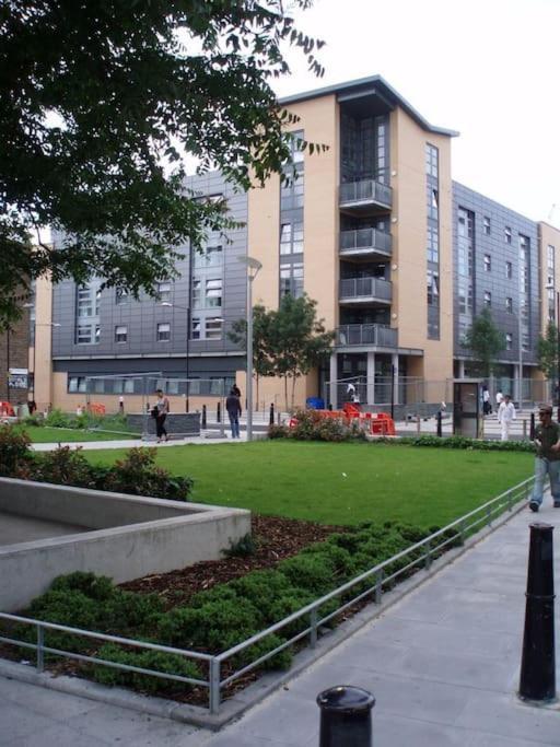 Apartment Spacious 2 Bedroom In Near Tube *