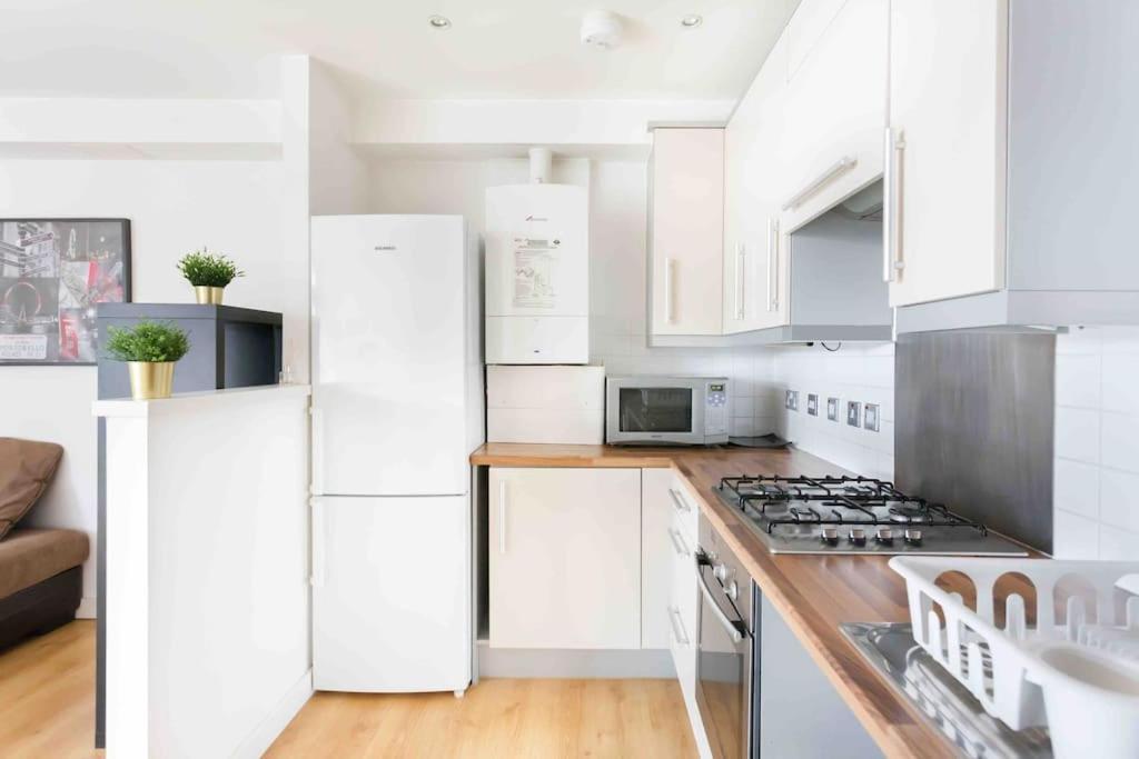 Apartment Spacious 2 Bedroom In Near Tube *
