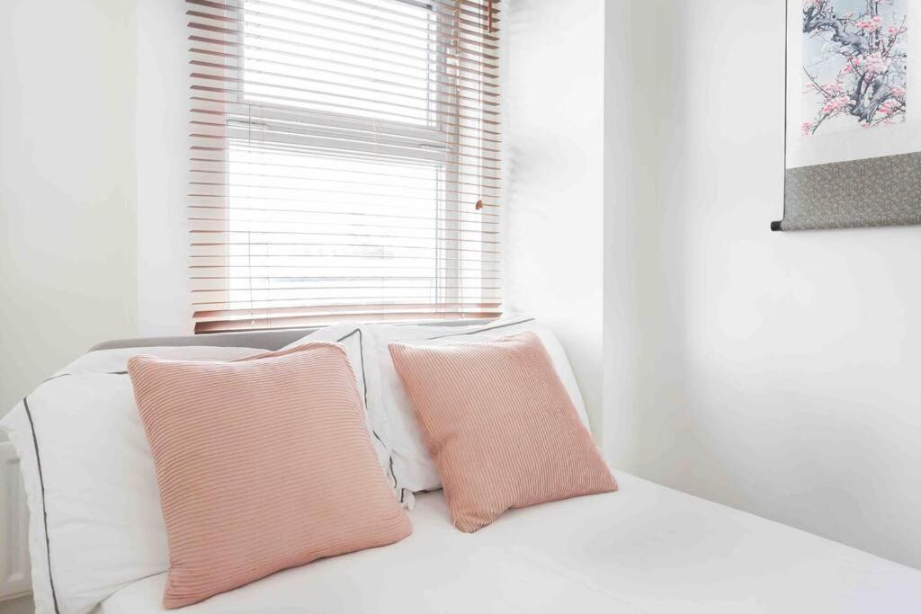 Apartment Spacious 2 Bedroom In Near Tube