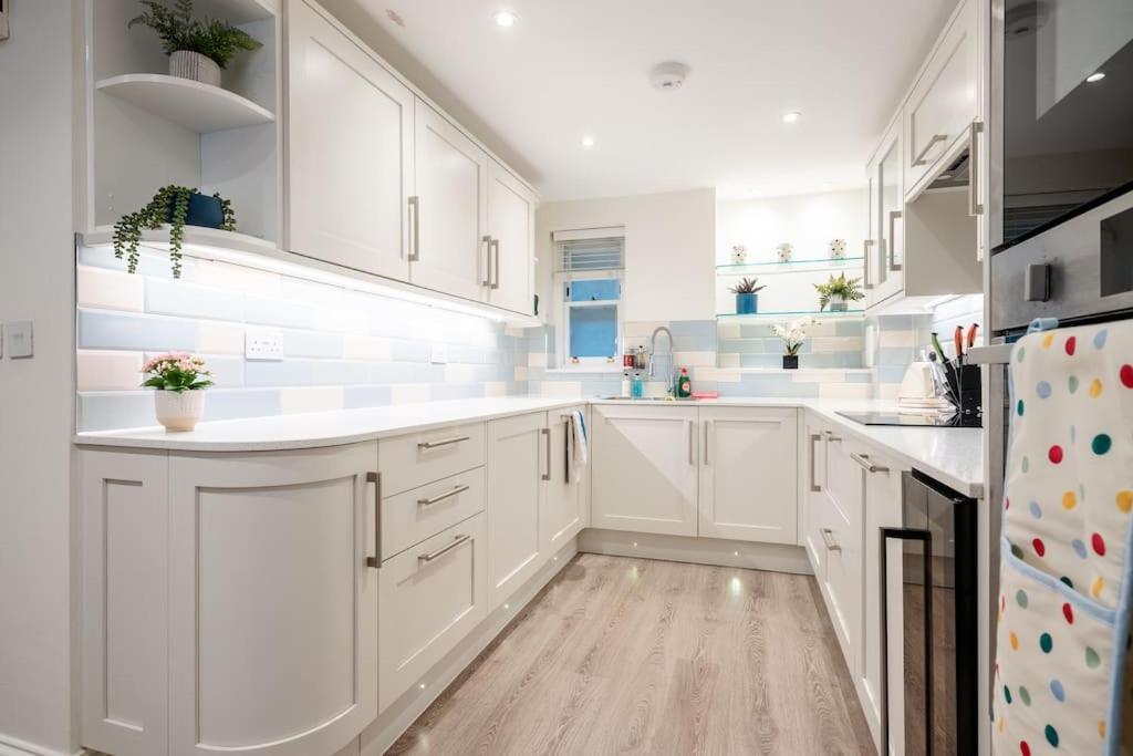 Luxury 3brs House In The Heart Of Victoria Londen
