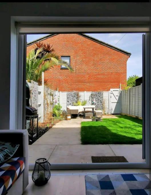 2 Bedroom Canal View, Near Kings Cross & Camden Vakantiehuis Londen
