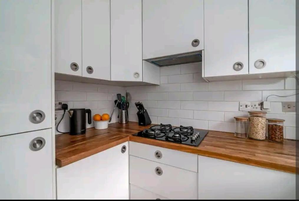 Vakantiehuis 2 Bedroom Canal View, Near Kings Cross & Camden Londen