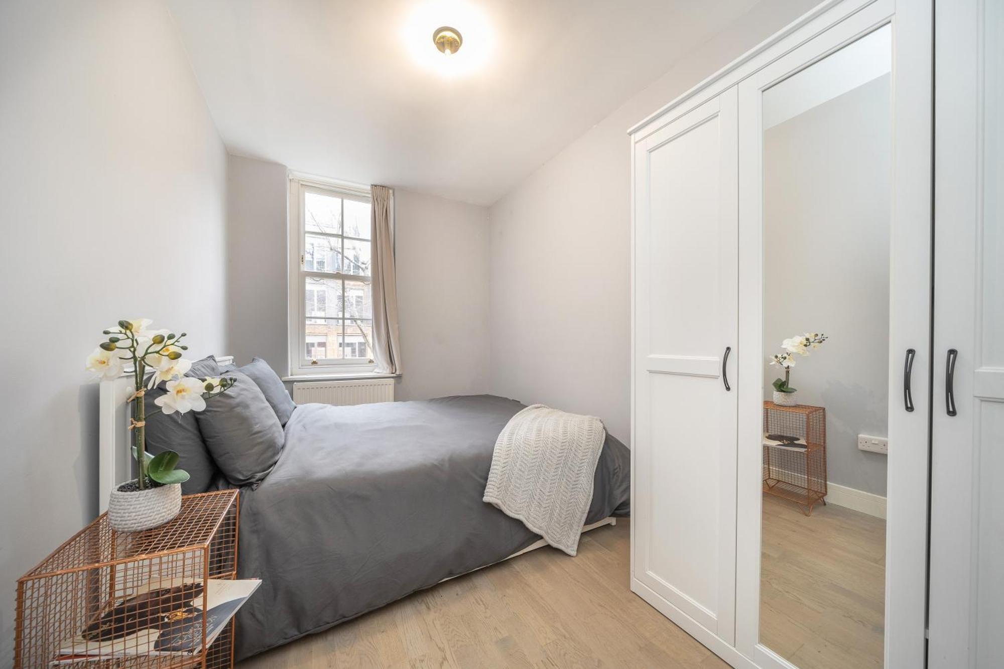 Apartment Charming 2 Bedroom Flat In *
