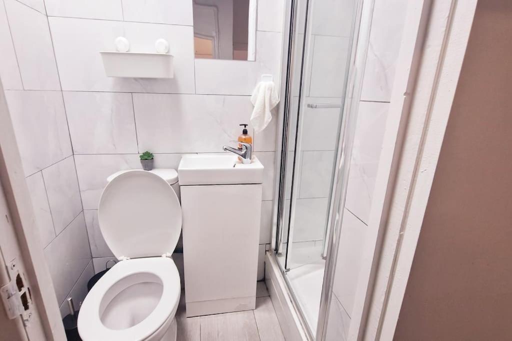 Apartment 2 Bed Apartment, Near Canary Wharf, O2, Excel, Airport *