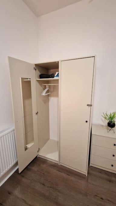 2 Bed Apartment, Near Canary Wharf, O2, Excel, Airport Apartment London