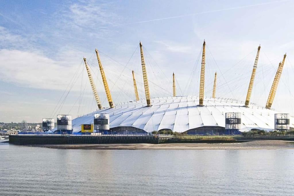 2 Bed Apartment, Near Canary Wharf, O2, Excel, Airport London