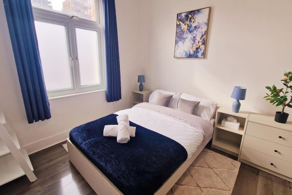 Apartment 2 Bed Apartment, Near Canary Wharf, O2, Excel, Airport *
