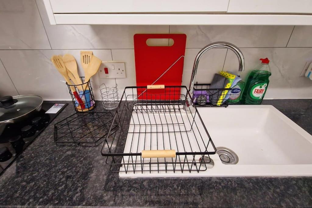 2 Bed Apartment, Near Canary Wharf, O2, Excel, Airport Apartment *