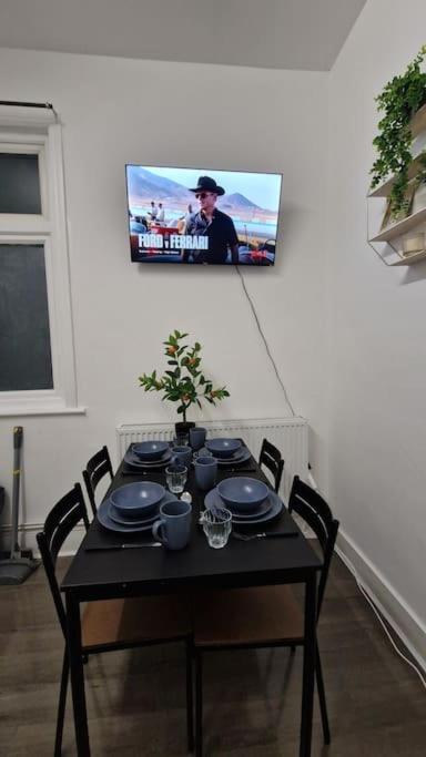 2 Bed Apartment, Near Canary Wharf, O2, Excel, Airport * London