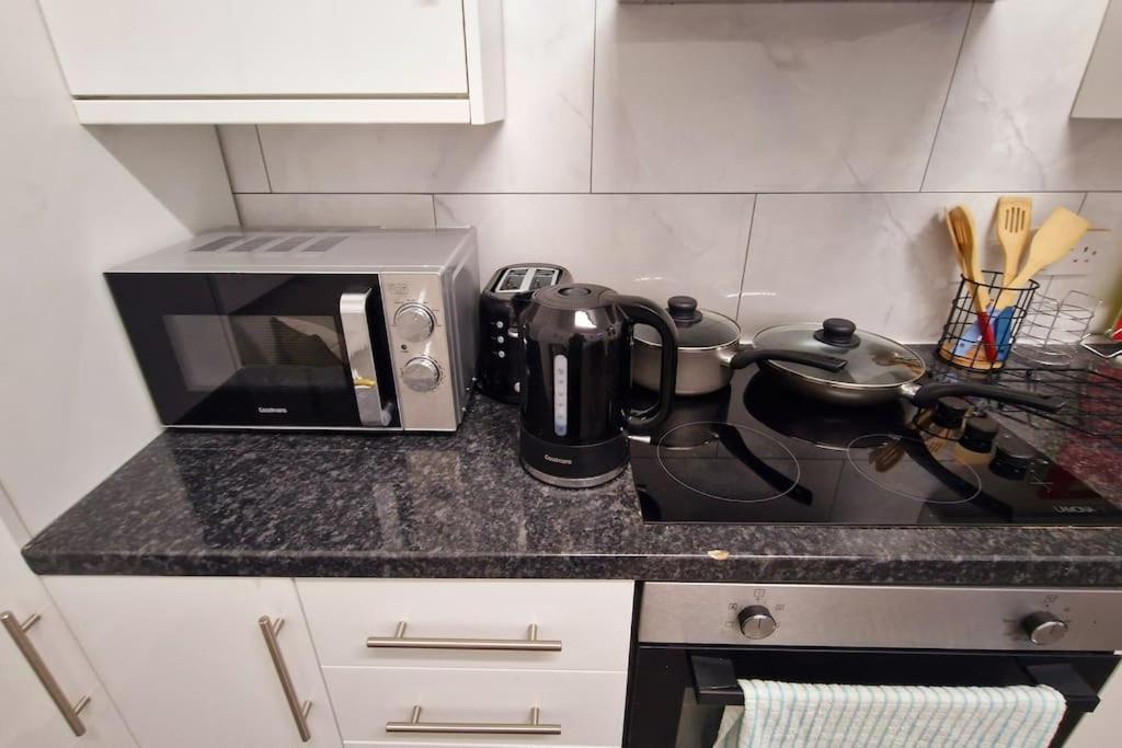 2 Bed Apartment, Near Canary Wharf, O2, Excel, Airport Apartment *