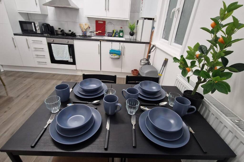 2 Bed Apartment, Near Canary Wharf, O2, Excel, Airport London