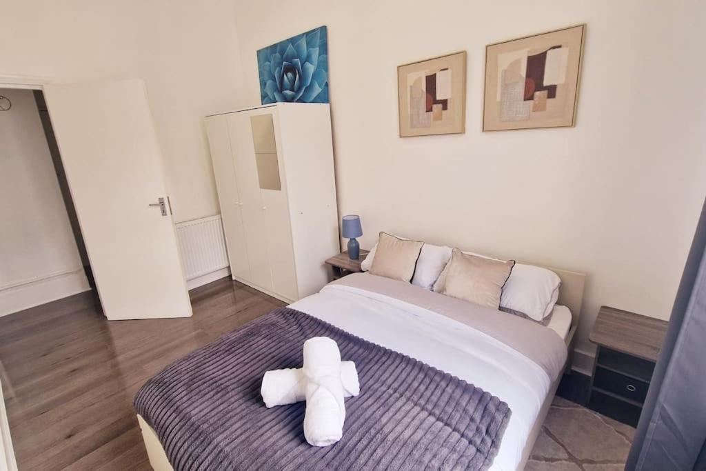 2 Bed Apartment, Near Canary Wharf, O2, Excel, Airport *