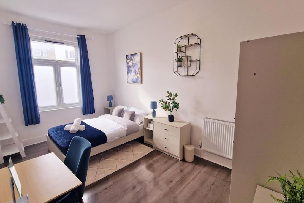 2 Bed Apartment, Near Canary Wharf, O2, Excel, Airport London