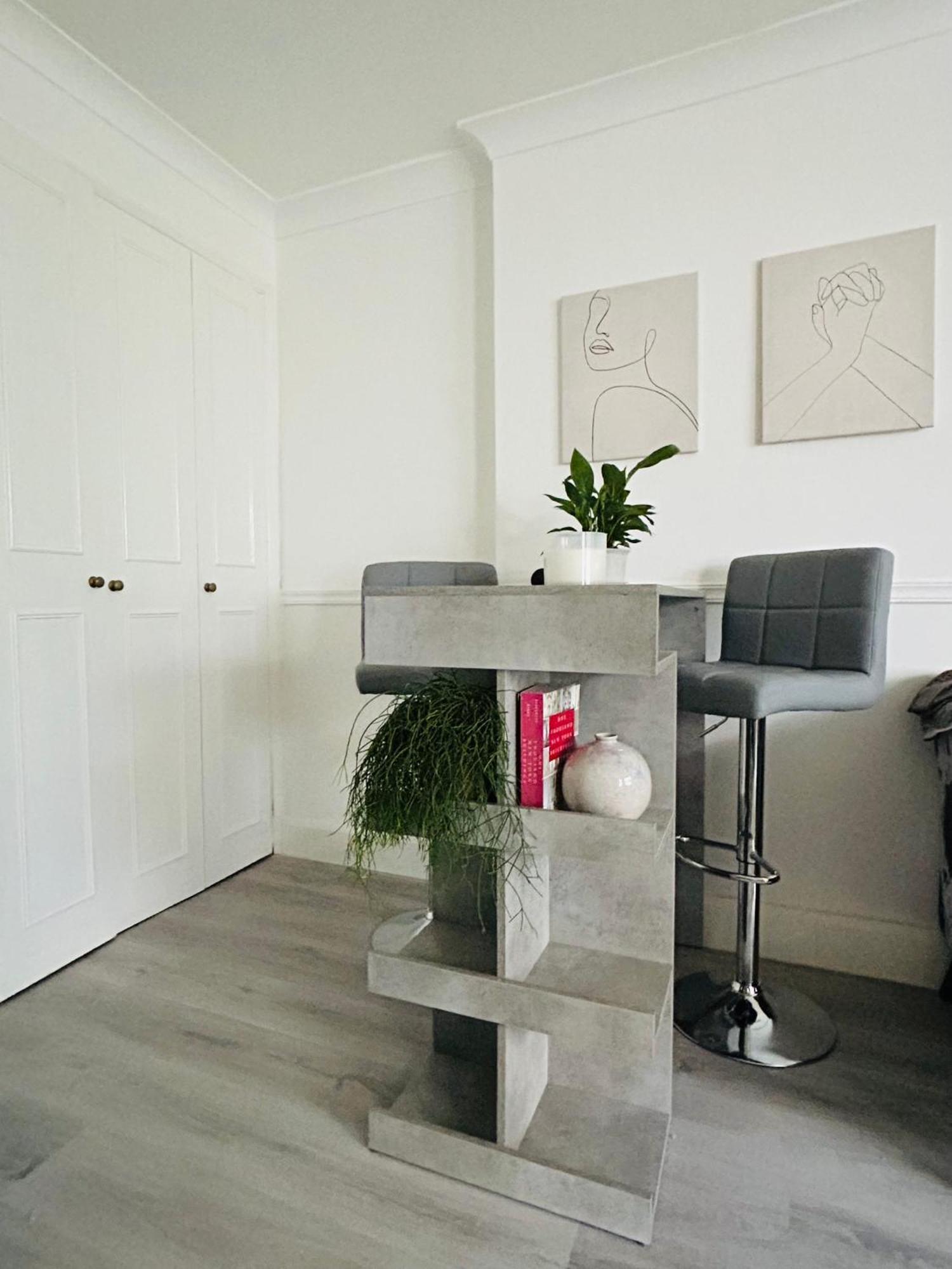 Apartment Kensington Gem London
