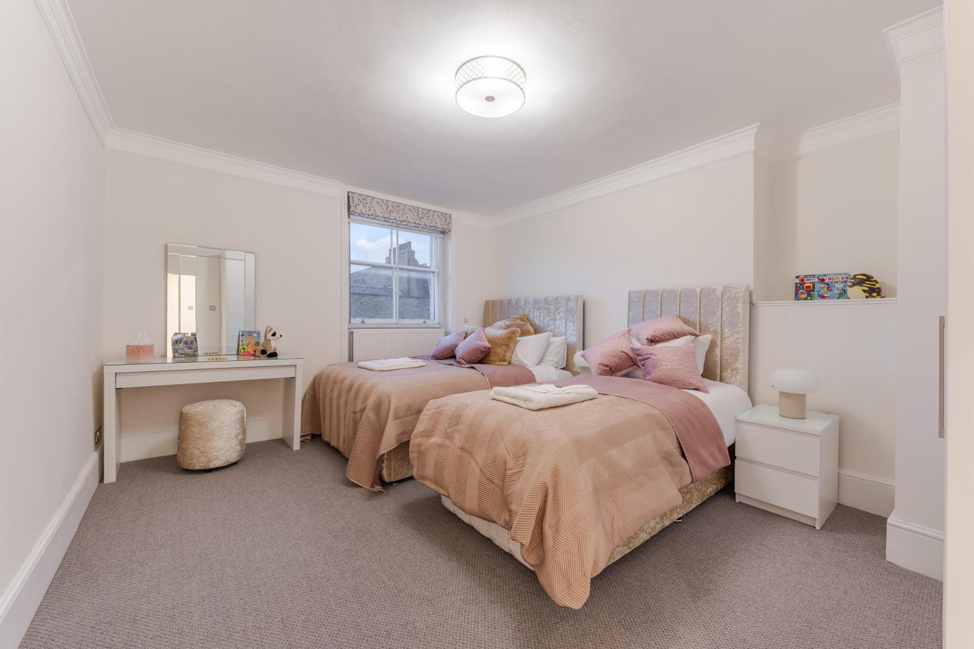 Modern Luxury 3bed 3bathroom Retreat 6hs *