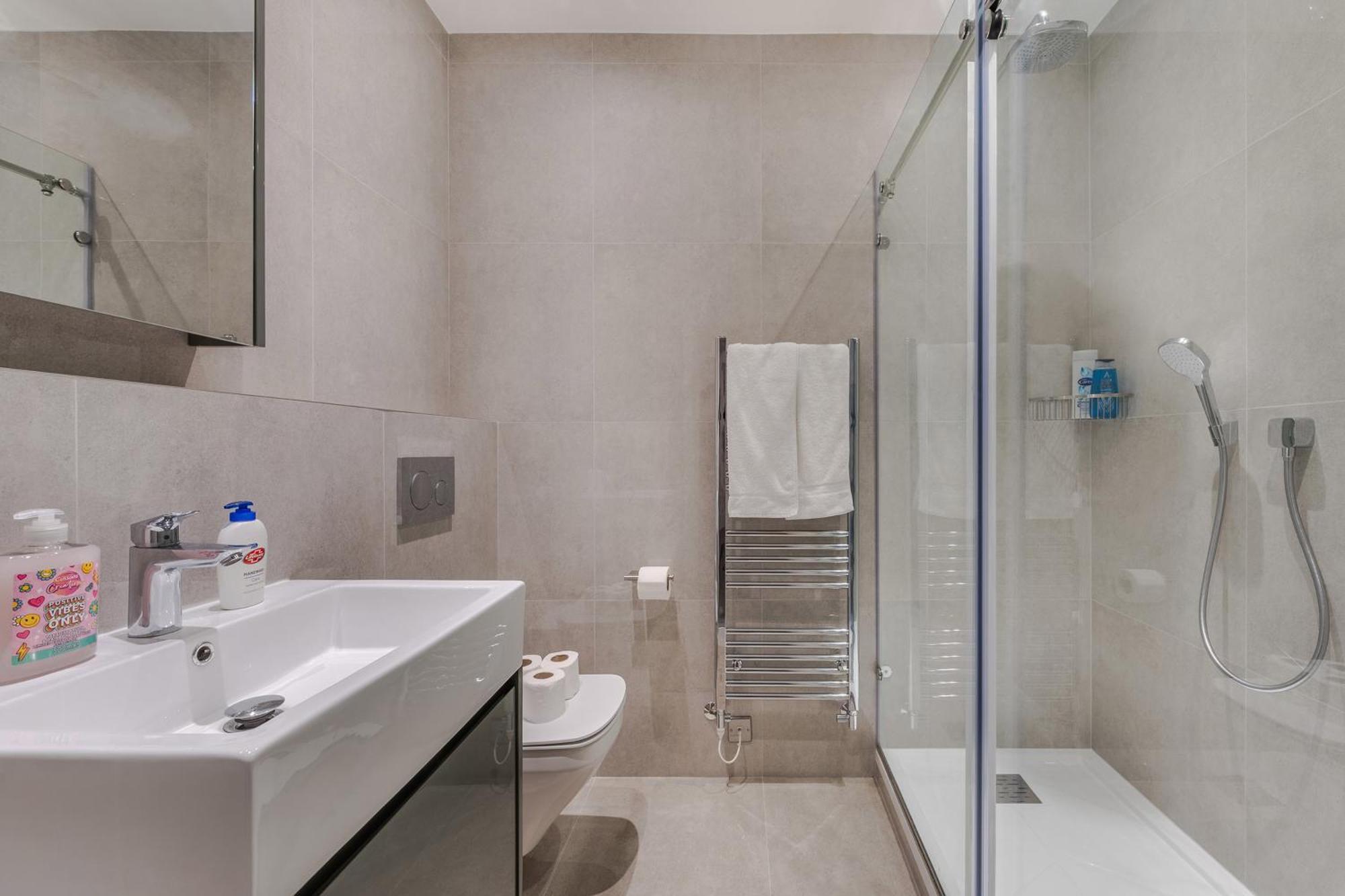 Modern Luxury 3bed 3bathroom Retreat 6hs Apartment London