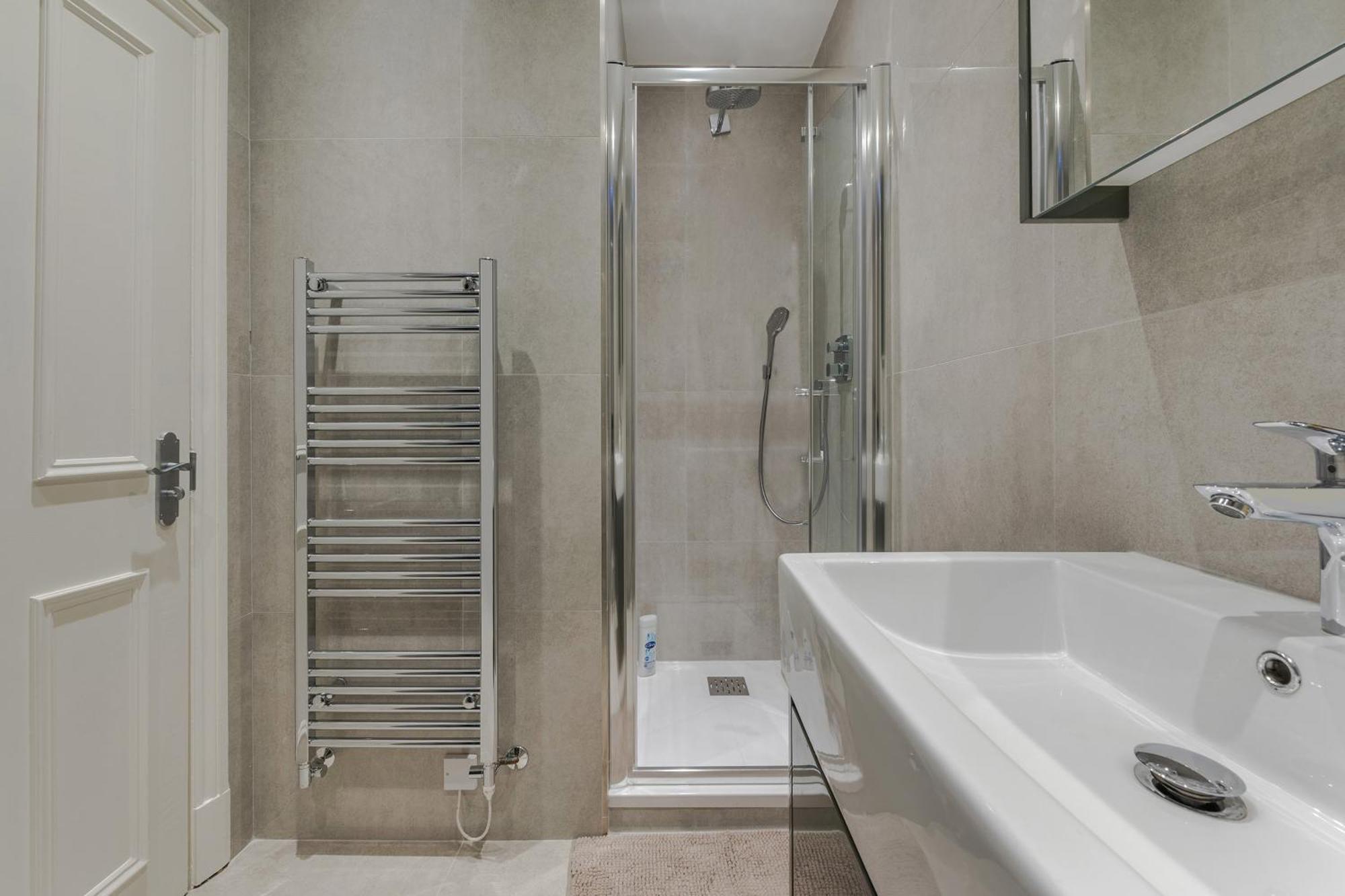 Apartment Modern Luxury 3bed 3bathroom Retreat 6hs