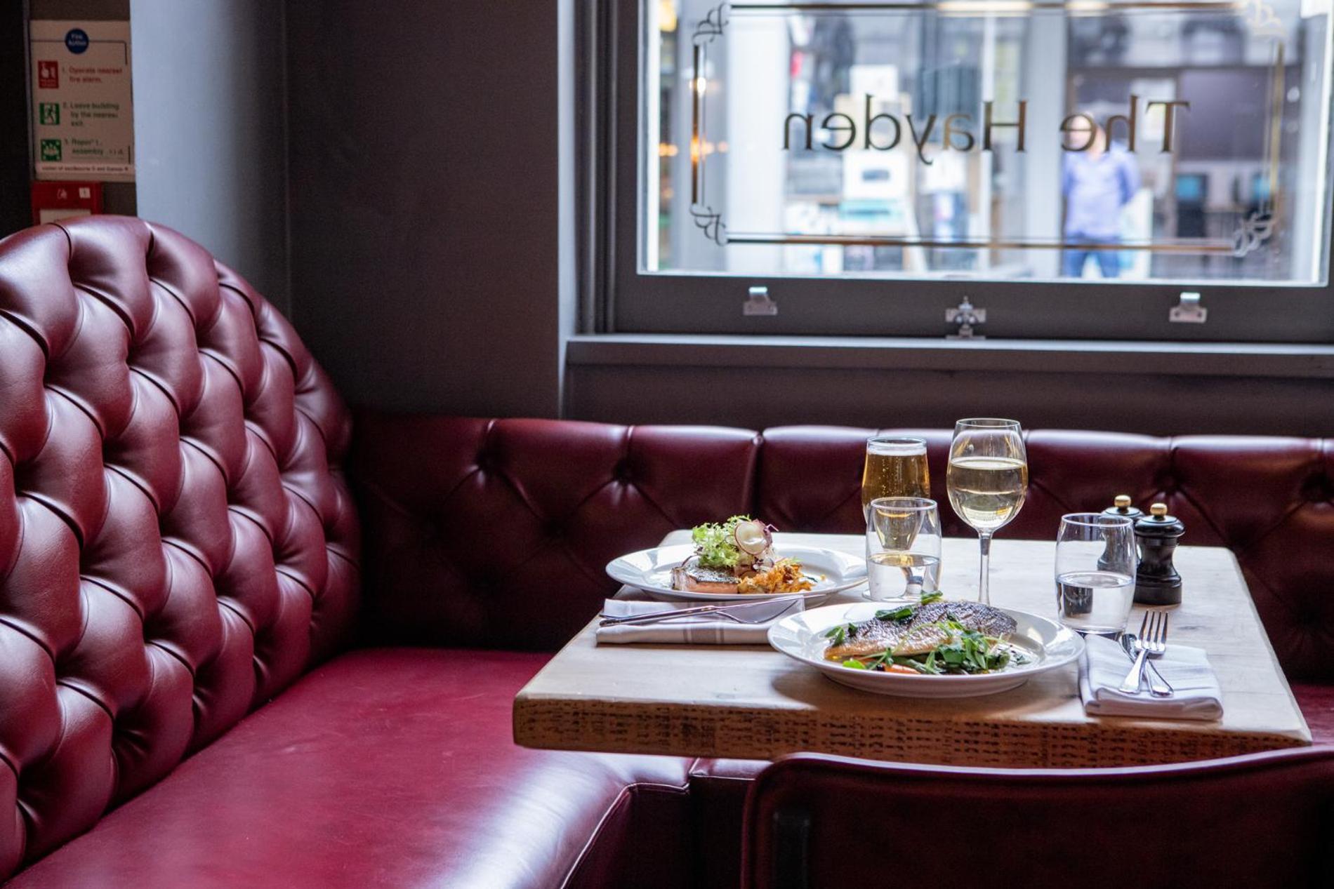 Gasthuis The Hayden Pub & 4*
