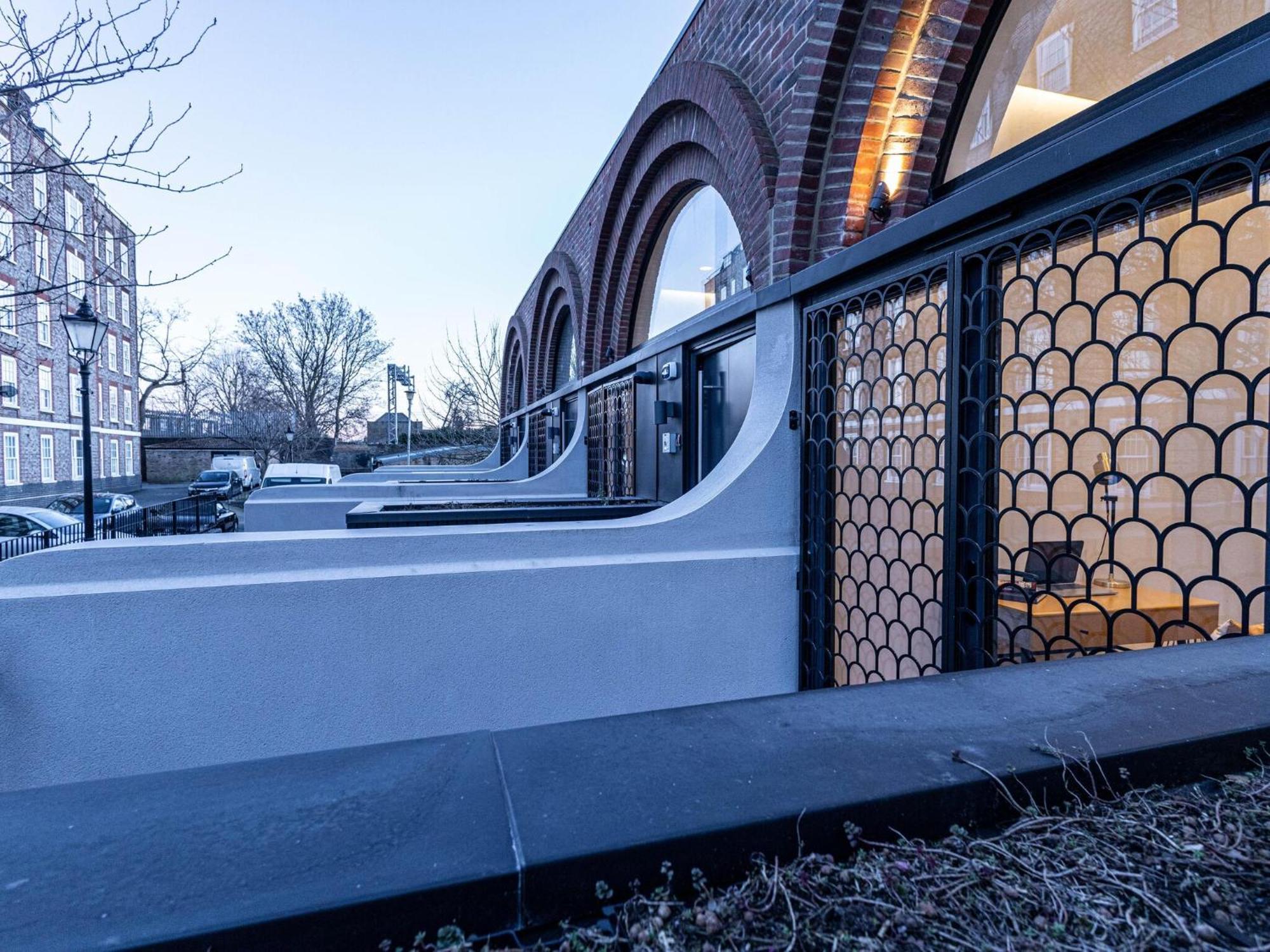 Apartment The Arches Luxurious Three Bedroom Close To Hampstead Heath With Garden Balcony And Courtyard