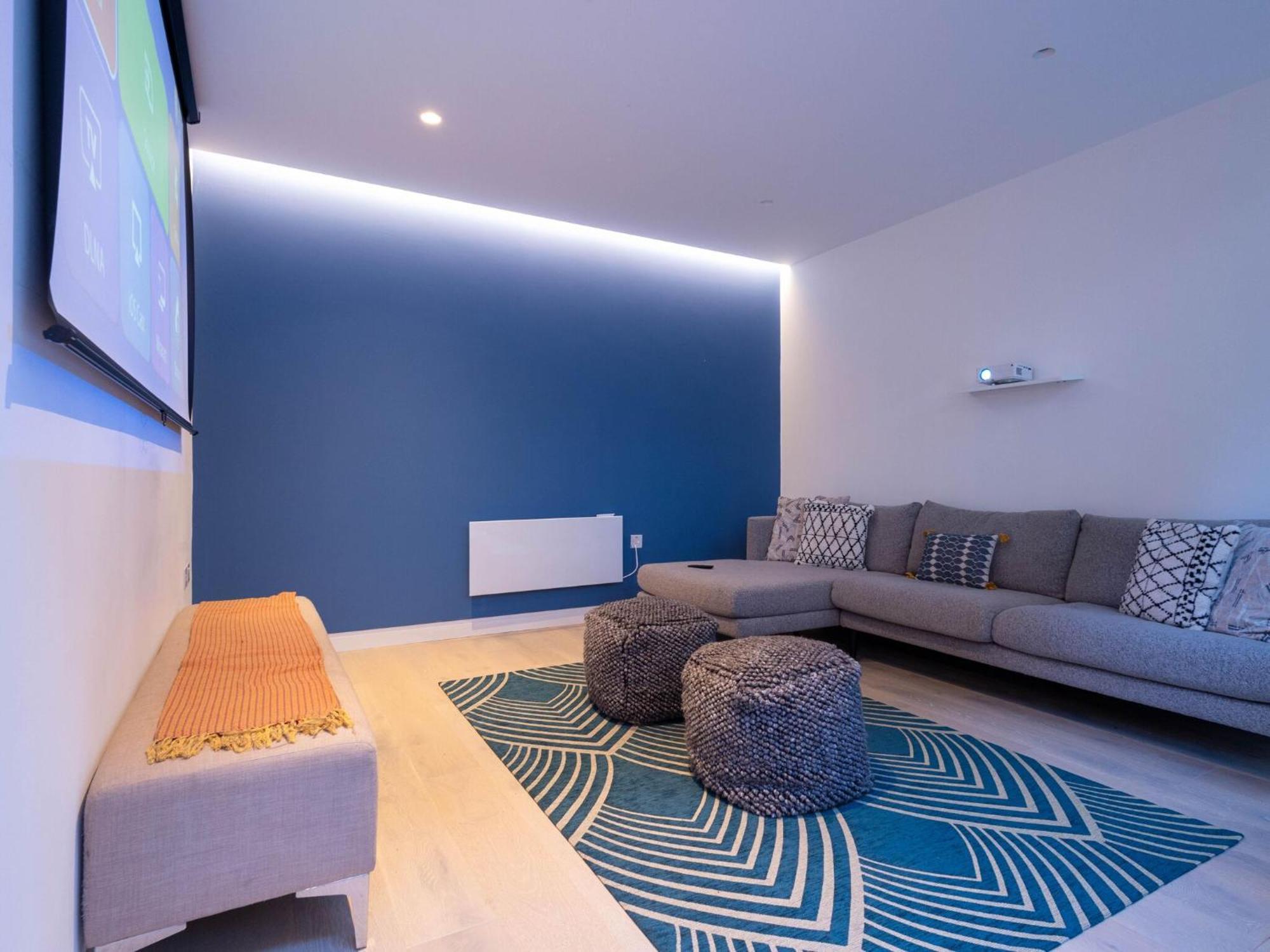 Apartment The Arches Luxurious Three Bedroom Close To Hampstead Heath With Garden Balcony And Courtyard