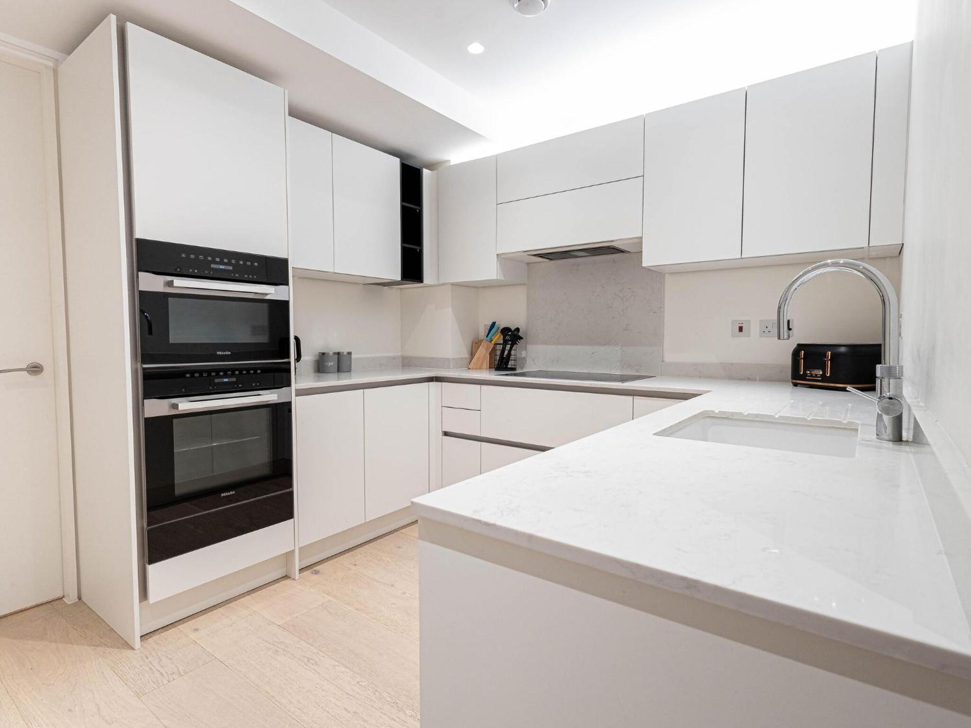 Apartment The Arches Luxurious Three Bedroom Close To Hampstead Heath With Garden Balcony And Courtyard *