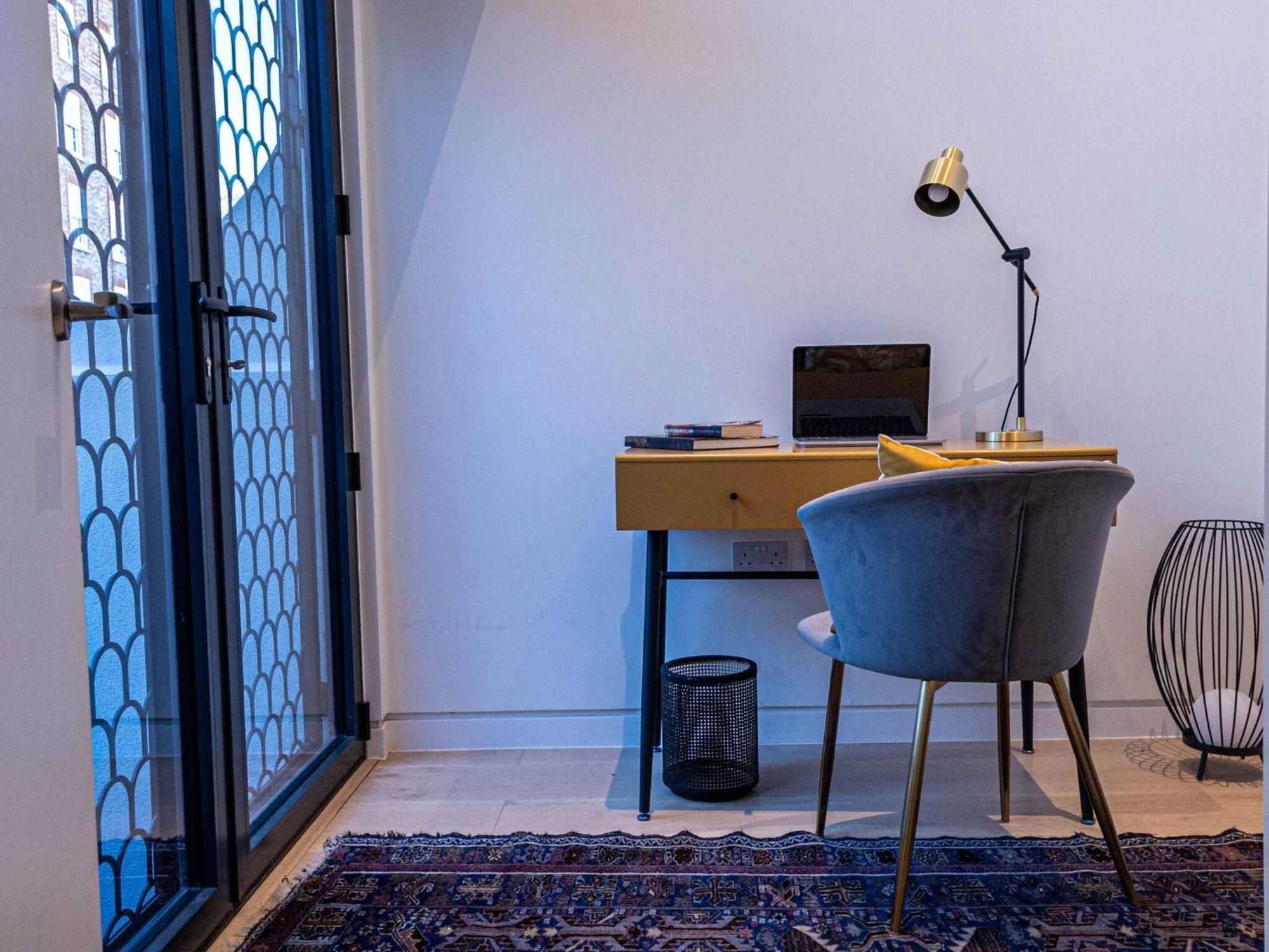 The Arches Luxurious Three Bedroom Close To Hampstead Heath With Garden Balcony And Courtyard London