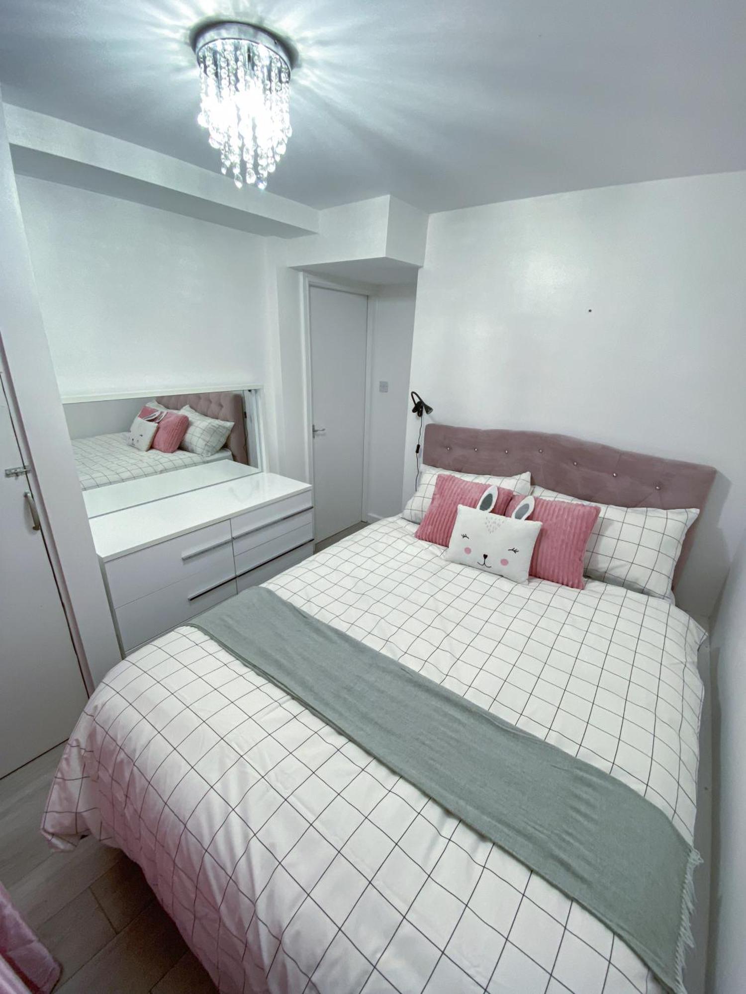 2 Bedroom Flat, Dalston Junction, London