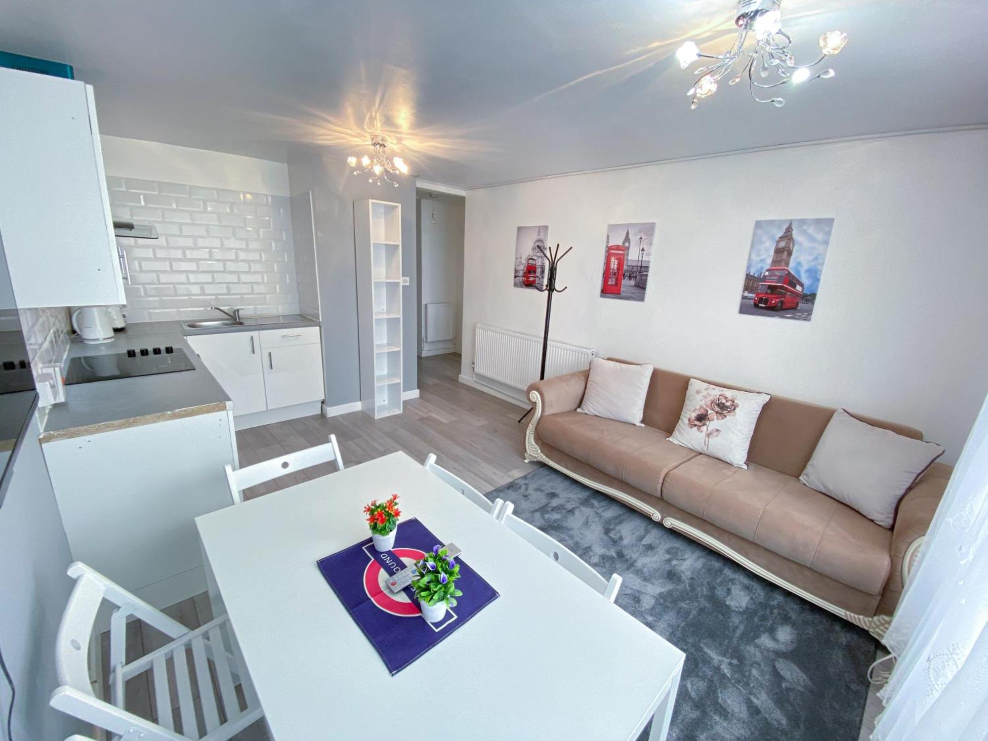 2 Bedroom Flat, Dalston Junction,
